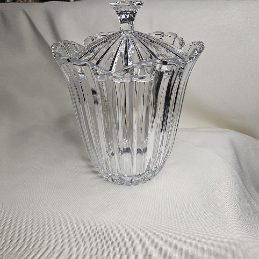 Studio Nova/Mikasa Crystal "Balmore" Biscuit Barrel With Lid.